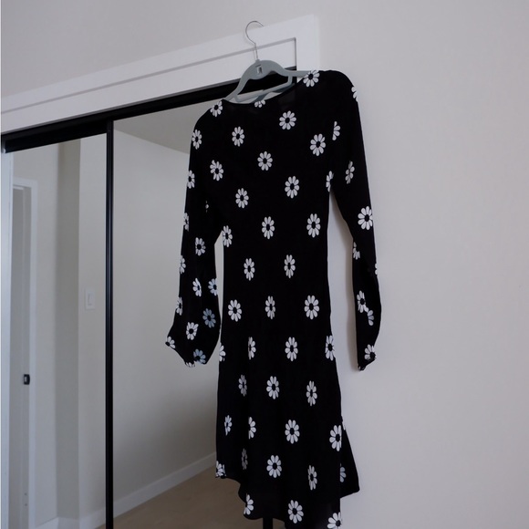 SOLD- REALISATION x Claudia Schiffer Cosima Silk Daisy Mini Dress - Picture 11 of 15